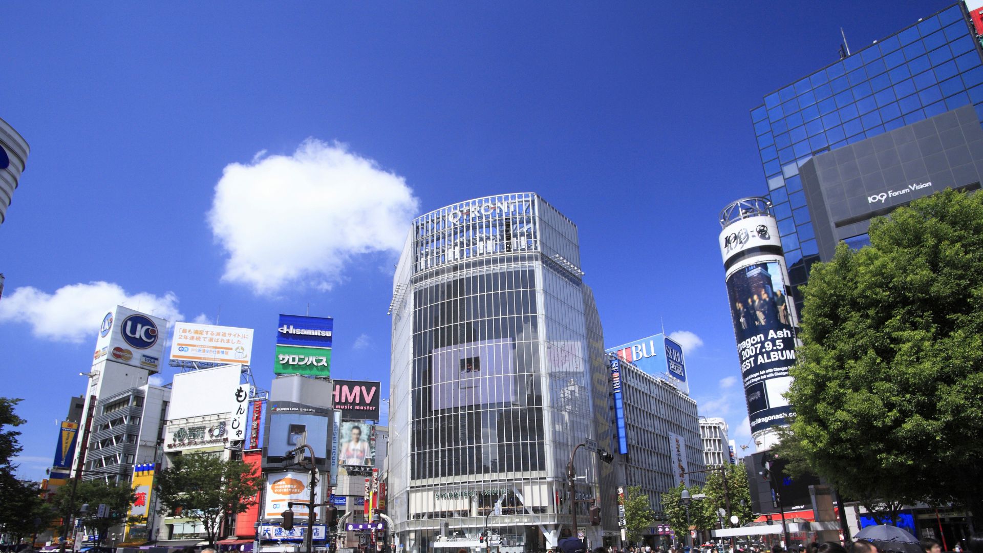 Vue du carrefour de Shibuya avec le bâtiment Qfront